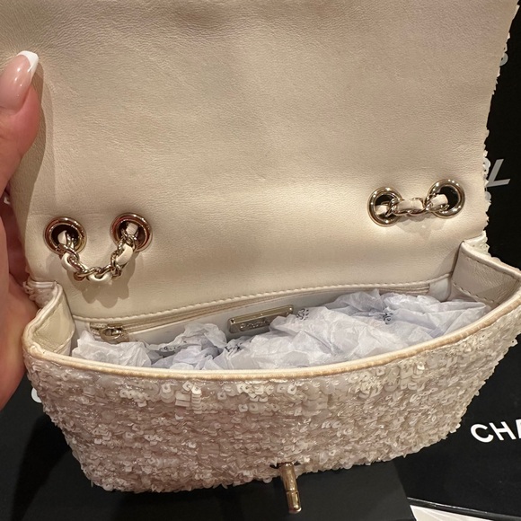 Chanel Clutch Limited Edition - Picture 3 of 10